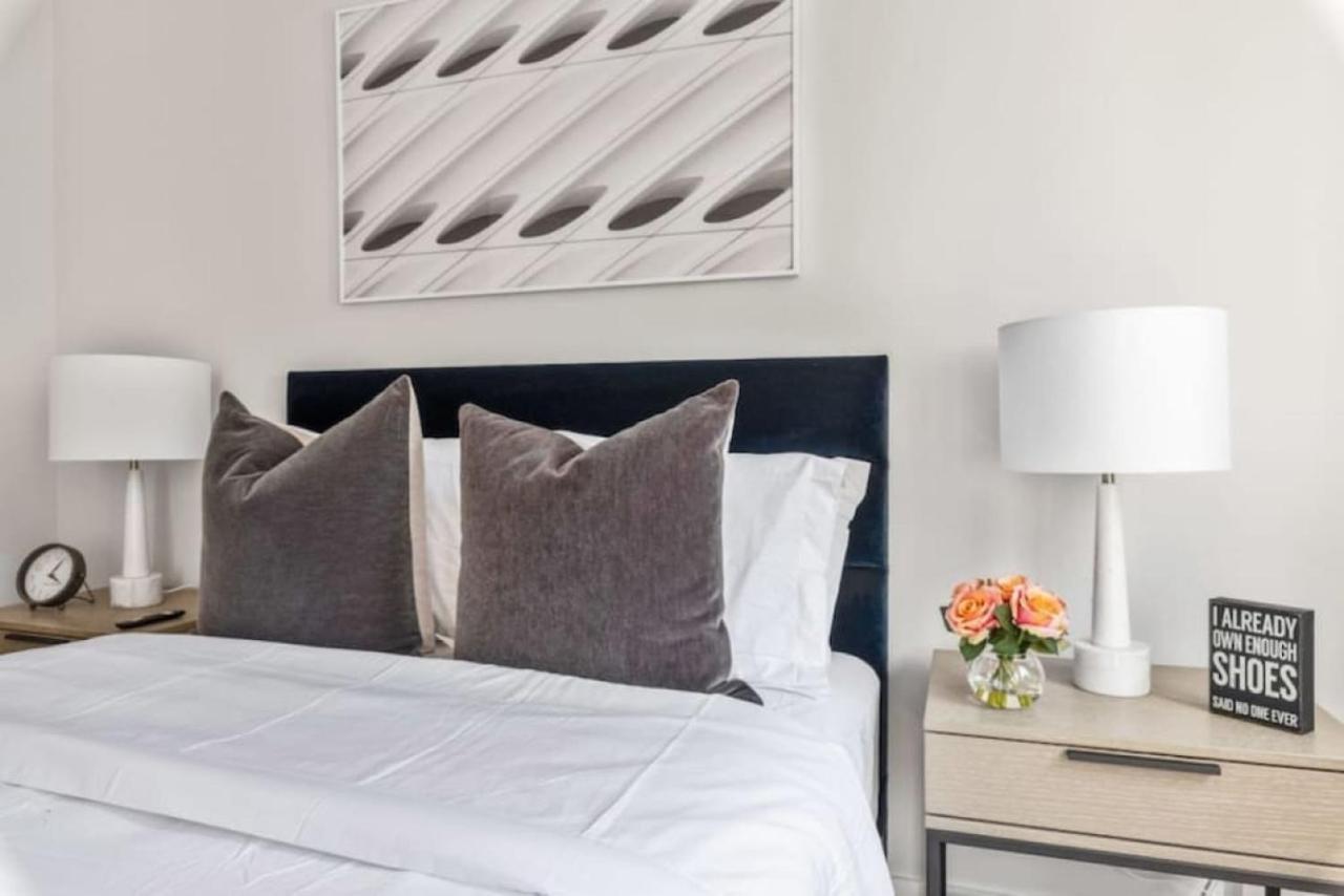 Luxe Studio With Charming Juliet Balcony Apartment New York