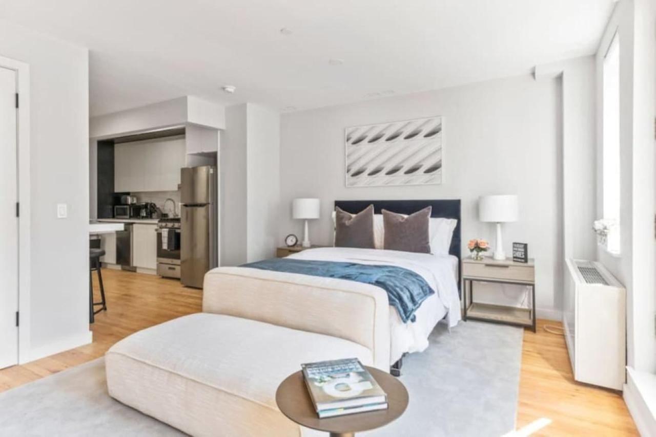 Apartment Luxe Studio With Charming Juliet Balcony