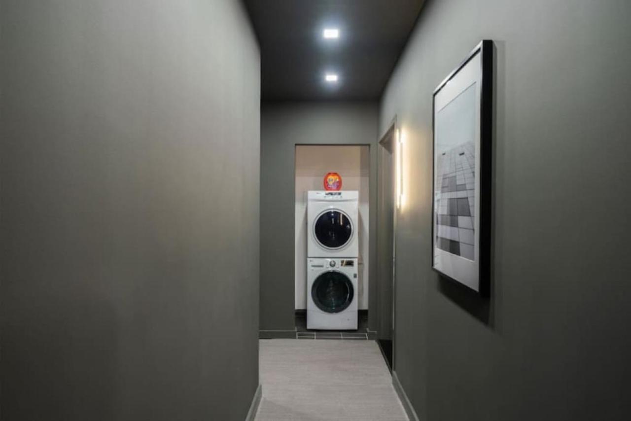Apartment Luxe Studio With Charming Juliet Balcony