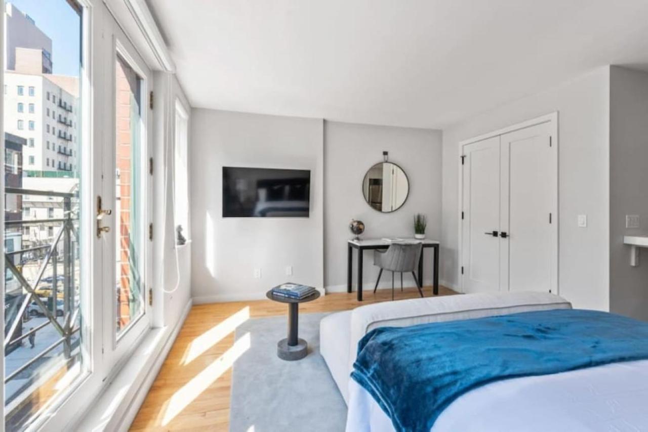 Luxe Studio With Charming Juliet Balcony Apartment New York
