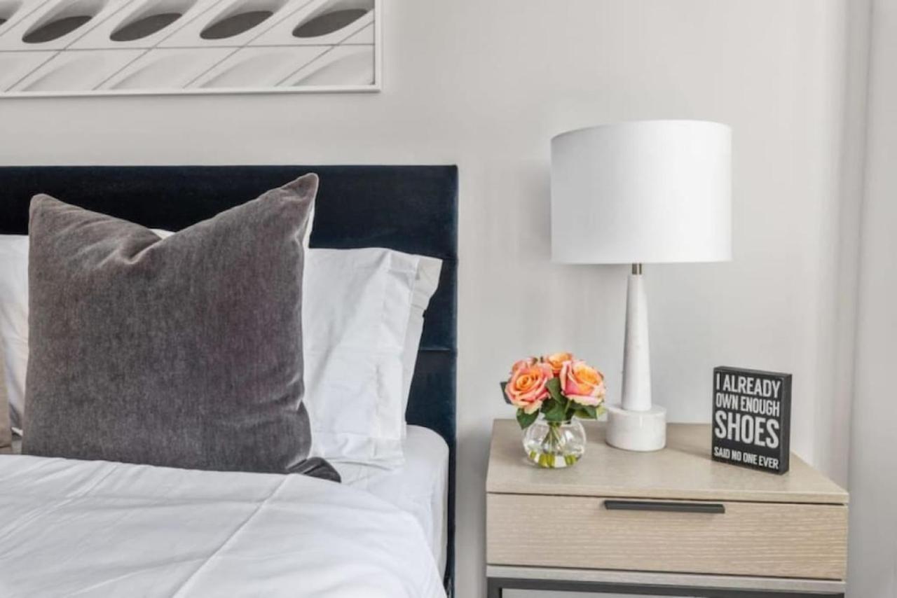 Apartment Luxe Studio With Charming Juliet Balcony