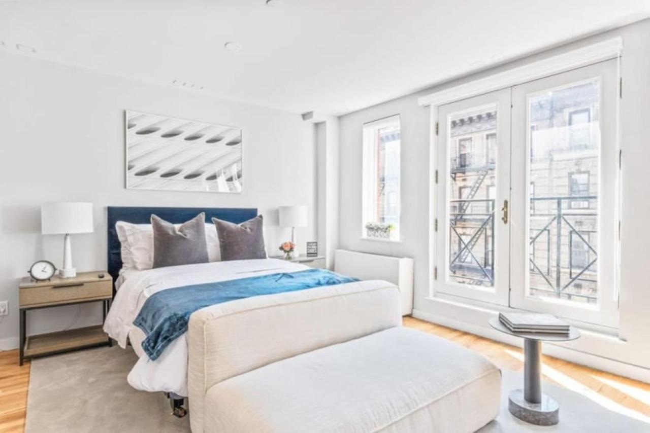 Apartment Luxe Studio With Charming Juliet Balcony New York