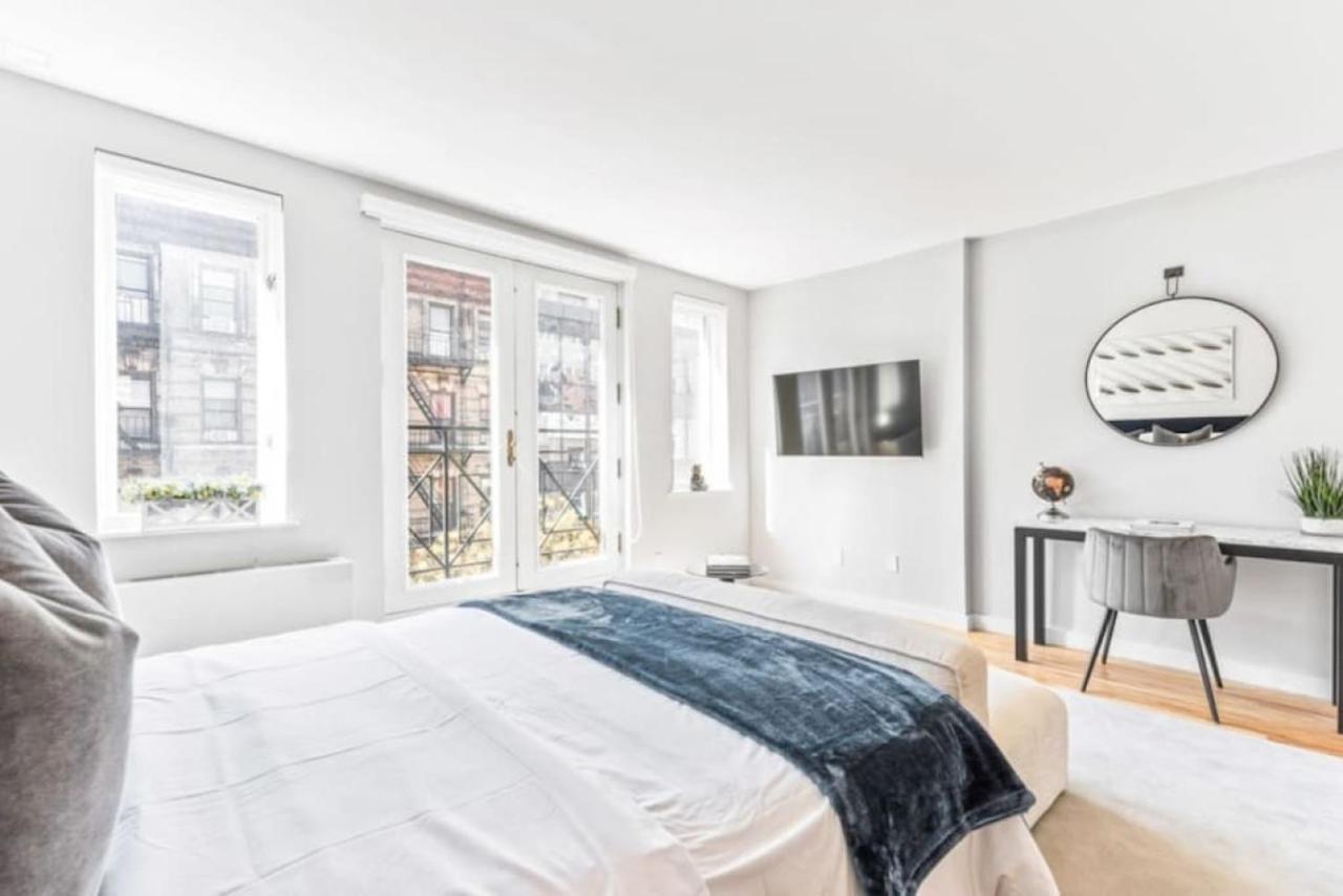 Apartment Luxe Studio With Charming Juliet Balcony