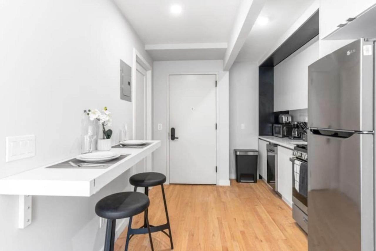 Apartment Luxe Studio With Charming Juliet Balcony *